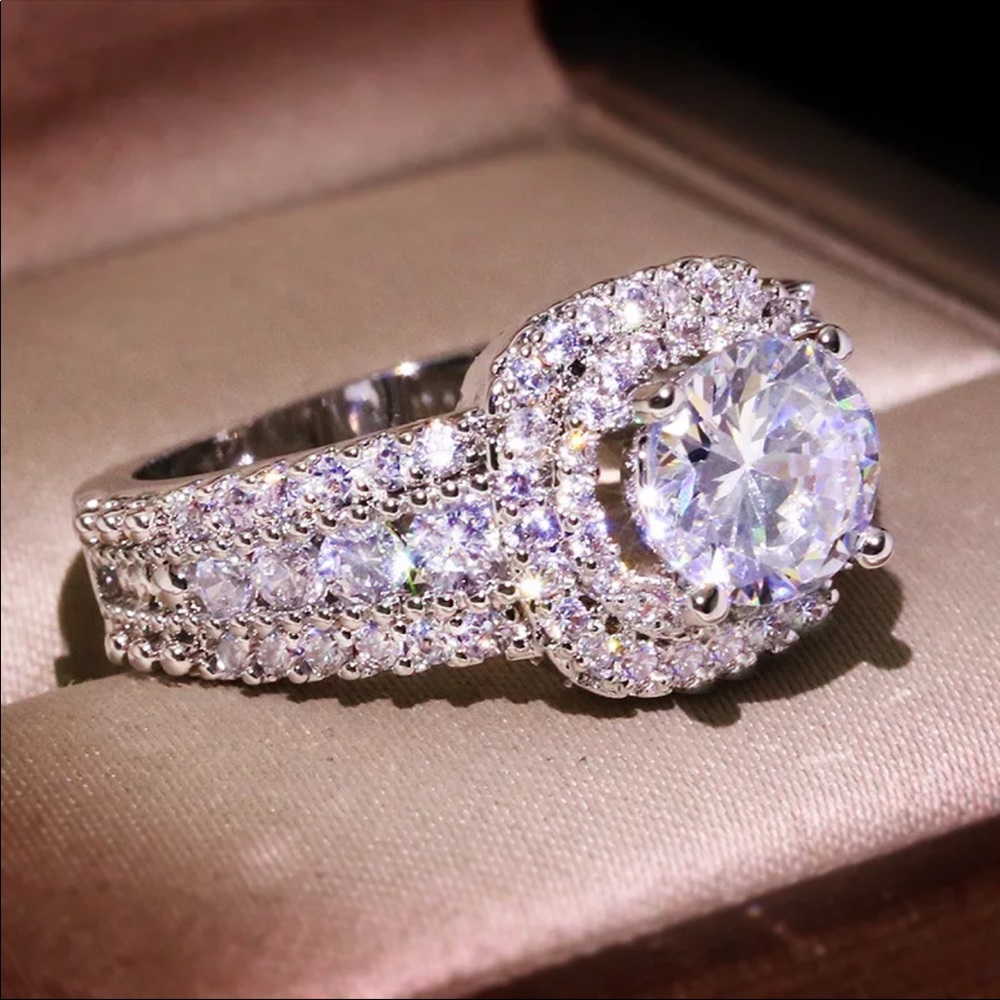 New Luxury 925 Silver Engagement Diamond Ring - Picture 2 of 5